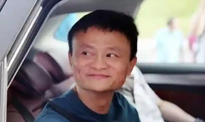 马云昨日退休，最后一天上班：现场人山人海，比明星都壮观